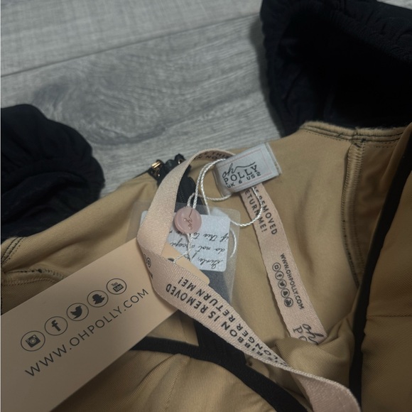 Elegant Black Dress with Puff Sleeves - Picture 2 of 7